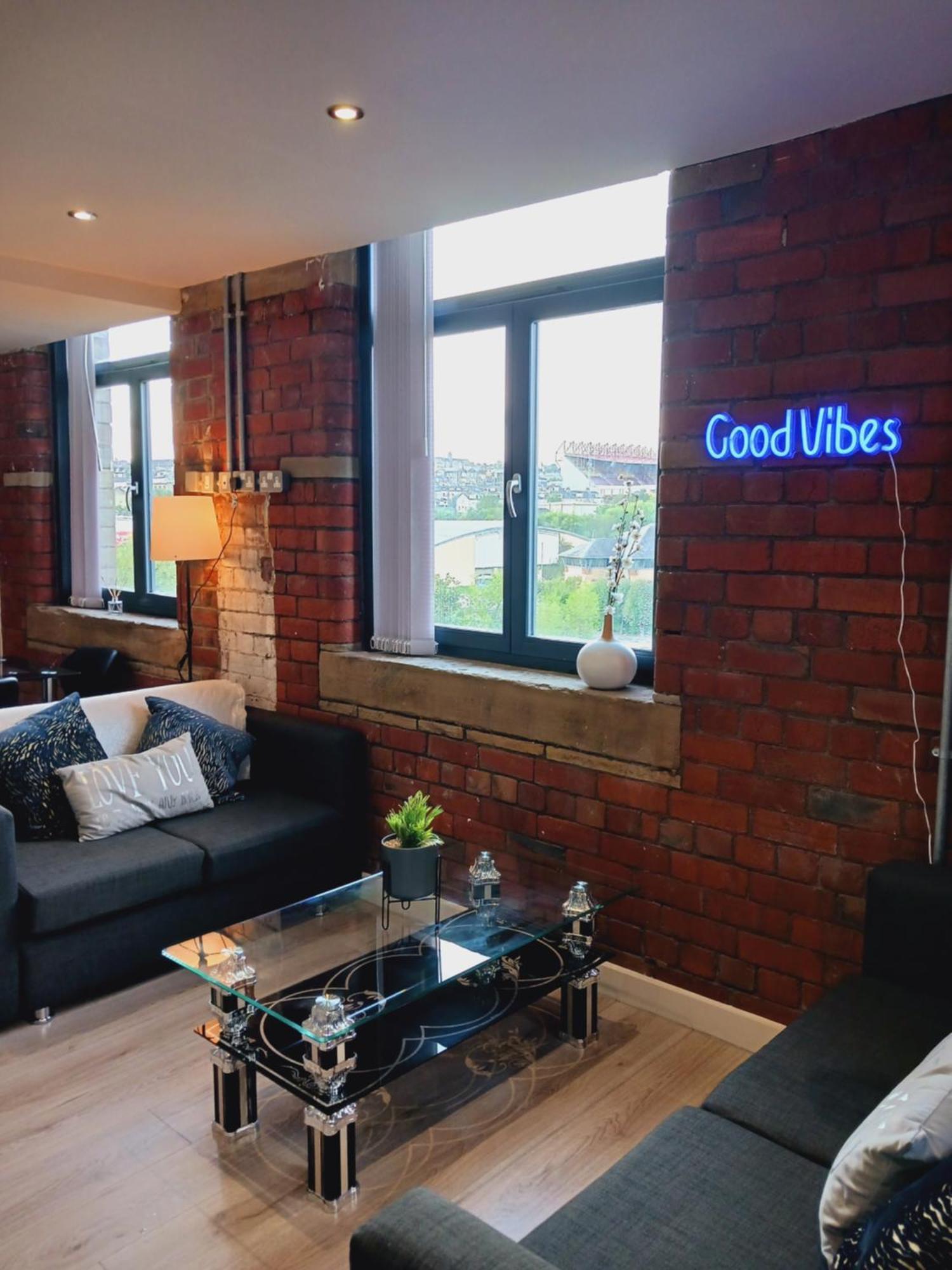 Bliss Contractor Apartments- Sleeps 6 Bradford  Exterior photo